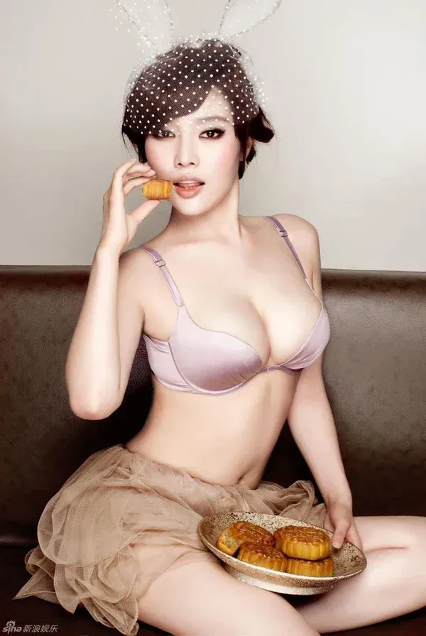 100+ ảnh gái ngực to quyến rũ nhất · ảnh 1