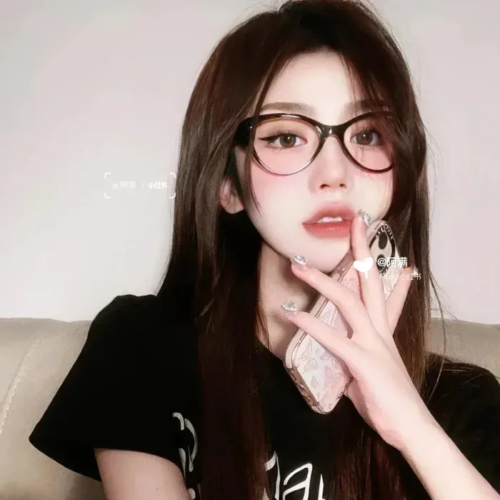 sex gái xinh đeo kính