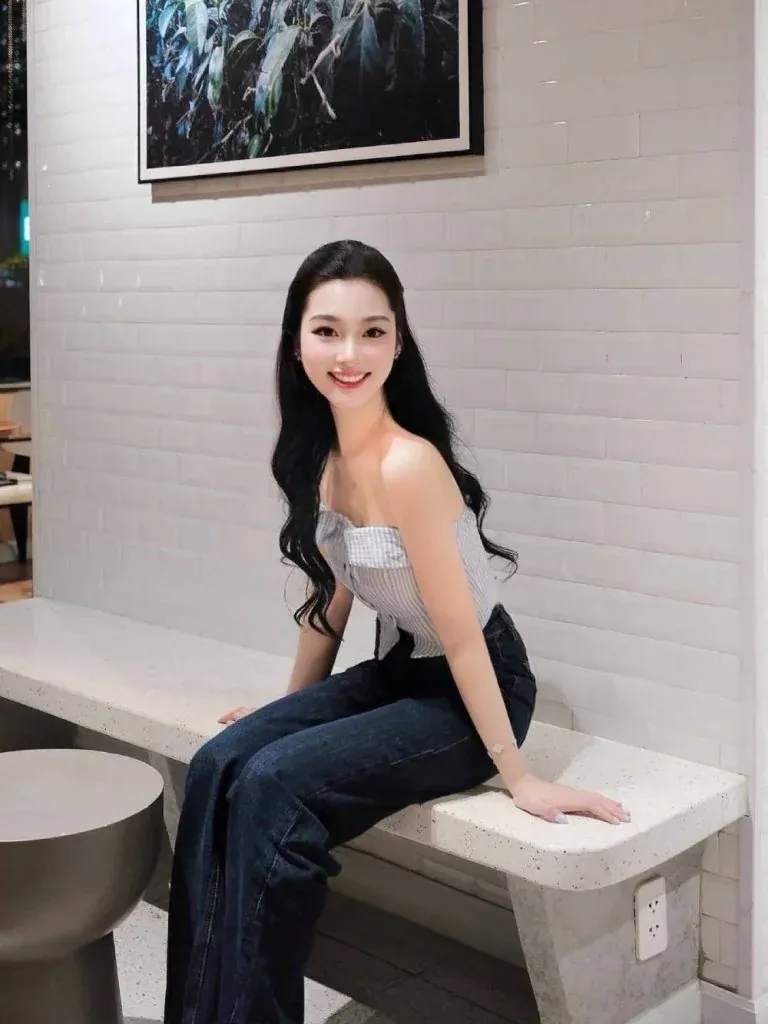 Trần Hà Linh Lộ Linh: 100+ Ảnh Đẹp Rụng Rời Nhất